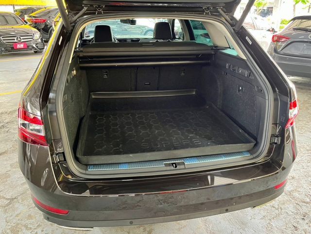 ✅定速✅倒車顯影✅恆溫空調✅循跡防滑✅全景天窗✅雙前電動座椅✅電動尾門  第16張相片