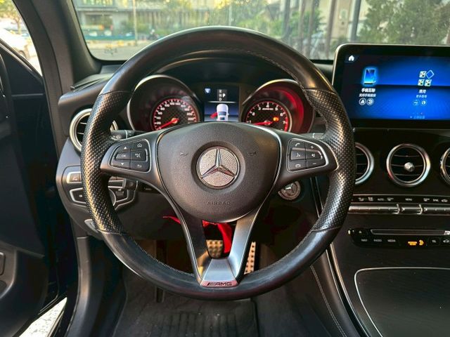 ✅AMG套件✅四輪驅動✅柏林之音✅主動停車輔助✅腳踢尾門✅全景天窗✅全車摸門開關✅360環景✅盲點偵測✅防追撞主動煞車  第5張相片