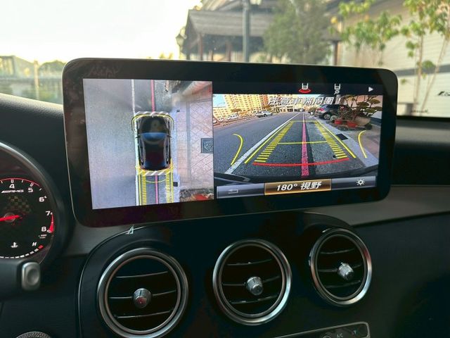 ✅AMG套件✅四輪驅動✅柏林之音✅主動停車輔助✅腳踢尾門✅全景天窗✅全車摸門開關✅360環景✅盲點偵測✅防追撞主動煞車  第9張相片