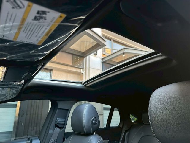 ✅AMG套件✅四輪驅動✅柏林之音✅主動停車輔助✅腳踢尾門✅全景天窗✅全車摸門開關✅360環景✅盲點偵測✅防追撞主動煞車  第16張相片