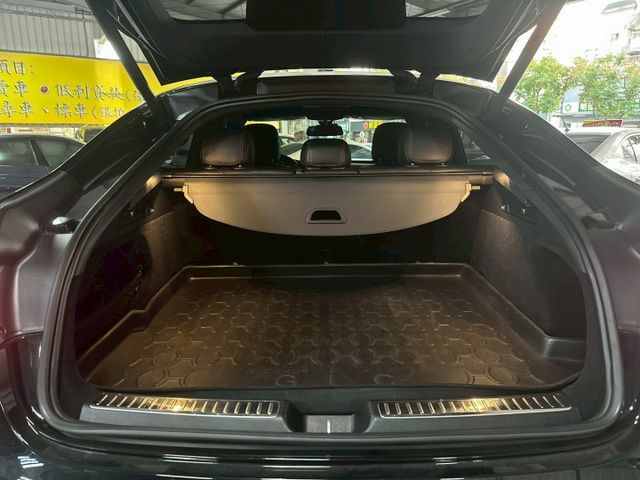 ✅AMG套件✅四輪驅動✅柏林之音✅主動停車輔助✅腳踢尾門✅全景天窗✅全車摸門開關✅360環景✅盲點偵測✅防追撞主動煞車  第20張相片