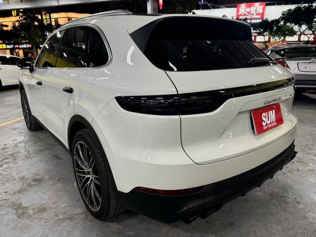 ✅選配21吋鋁圈 ✅跑車排氣 ✅免鑰匙 ✅倒車顯影 ✅衛星導航 ✅盲點偵測 ✅車道變換輔助 ✅換檔撥片 ✅駕駛座記憶座椅  第4張相片