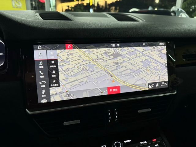 ✅選配21吋鋁圈 ✅跑車排氣 ✅免鑰匙 ✅倒車顯影 ✅衛星導航 ✅盲點偵測 ✅車道變換輔助 ✅換檔撥片 ✅駕駛座記憶座椅  第9張相片