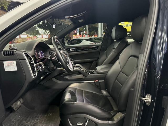 ✅選配21吋鋁圈 ✅跑車排氣 ✅免鑰匙 ✅倒車顯影 ✅衛星導航 ✅盲點偵測 ✅車道變換輔助 ✅換檔撥片 ✅駕駛座記憶座椅  第13張相片