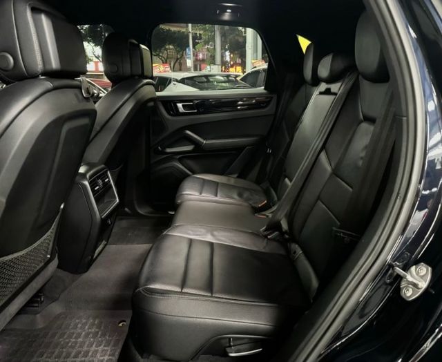 ✅選配21吋鋁圈 ✅跑車排氣 ✅免鑰匙 ✅倒車顯影 ✅衛星導航 ✅盲點偵測 ✅車道變換輔助 ✅換檔撥片 ✅駕駛座記憶座椅  第14張相片