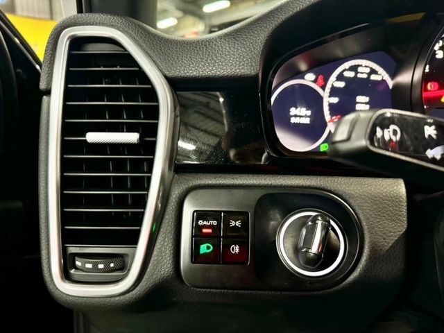 ✅選配21吋鋁圈 ✅跑車排氣 ✅免鑰匙 ✅倒車顯影 ✅衛星導航 ✅盲點偵測 ✅車道變換輔助 ✅換檔撥片 ✅駕駛座記憶座椅  第15張相片