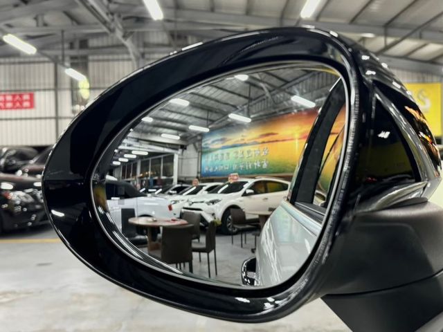 ✅選配21吋鋁圈 ✅跑車排氣 ✅免鑰匙 ✅倒車顯影 ✅衛星導航 ✅盲點偵測 ✅車道變換輔助 ✅換檔撥片 ✅駕駛座記憶座椅  第17張相片