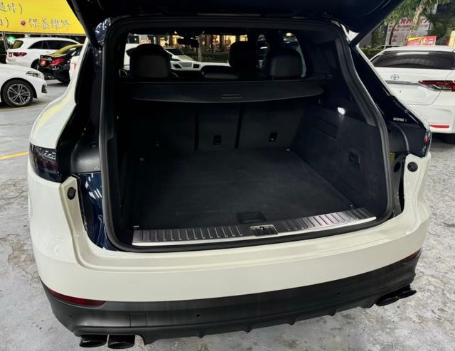 ✅選配21吋鋁圈 ✅跑車排氣 ✅免鑰匙 ✅倒車顯影 ✅衛星導航 ✅盲點偵測 ✅車道變換輔助 ✅換檔撥片 ✅駕駛座記憶座椅  第19張相片