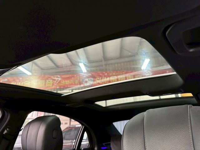 ✅導航✅倒車顯影✅4座獨立電動/記憶座椅✅雙天窗  第16張相片