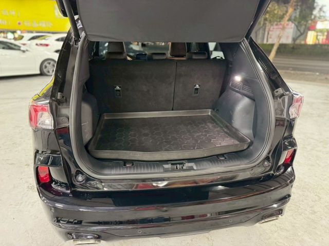 ST-Line AWD✅定速✅抬頭顯示器✅360環景✅導航✅車道偏離警示✅盲點偵測✅恆溫空調✅駕駛座電動/記憶座椅  第18張相片