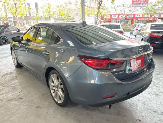 ✅定速✅恆溫空調✅導航✅倒車顯影✅天窗✅巡跡防滑✅駕駛座電動座椅✅後座出風口  第4張相片