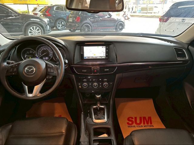 ✅定速✅恆溫空調✅導航✅倒車顯影✅天窗✅巡跡防滑✅駕駛座電動座椅✅後座出風口  第5張相片