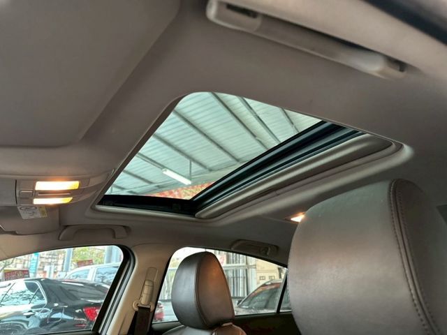 ✅定速✅恆溫空調✅導航✅倒車顯影✅天窗✅巡跡防滑✅駕駛座電動座椅✅後座出風口  第11張相片