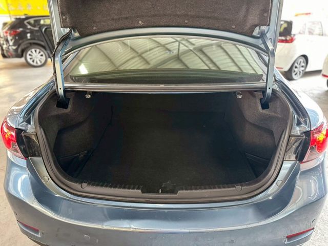 ✅定速✅恆溫空調✅導航✅倒車顯影✅天窗✅巡跡防滑✅駕駛座電動座椅✅後座出風口  第15張相片