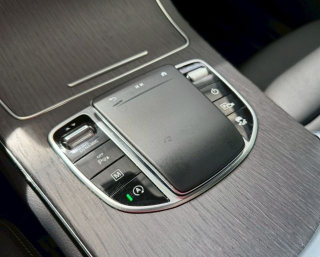 ✅AMG夜色套件✅防追撞主動煞車✅360環景✅全景天窗✅盲點偵測✅主動停車輔助✅Apple CarPlay✅全車摸門開關  第12張相片