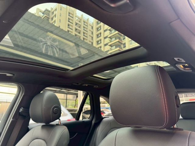 ✅AMG夜色套件✅防追撞主動煞車✅360環景✅全景天窗✅盲點偵測✅主動停車輔助✅Apple CarPlay✅全車摸門開關  第13張相片