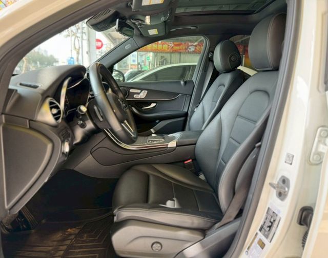 ✅AMG夜色套件✅防追撞主動煞車✅360環景✅全景天窗✅盲點偵測✅主動停車輔助✅Apple CarPlay✅全車摸門開關  第14張相片