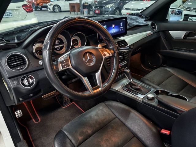 ✅倒車顯影✅雙區恆溫空調✅定速巡航✅HK音響✅天窗✅AMG運動化套件  第5張相片