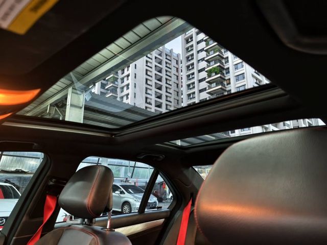 ✅倒車顯影✅雙區恆溫空調✅定速巡航✅HK音響✅天窗✅AMG運動化套件  第12張相片