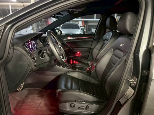 ✅R-Line套件✅升級鋁圈、排氣管✅恆溫空調✅倒車顯影✅定速✅導航✅天窗✅盲點偵測  第14張相片