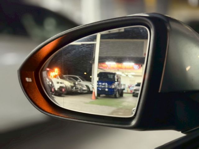 ✅R-Line套件✅升級鋁圈、排氣管✅恆溫空調✅倒車顯影✅定速✅導航✅天窗✅盲點偵測  第17張相片