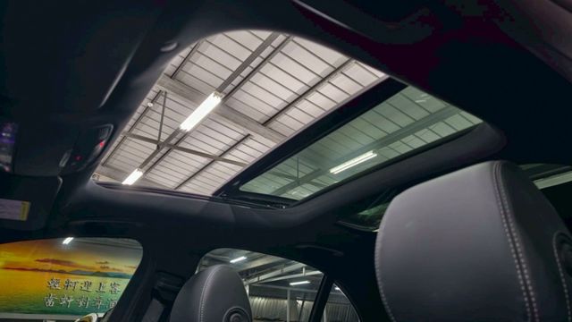✅AMG套件✅AMG蜻蜓式方向盤✅P20跟車✅柏林之音✅主動停車輔助✅多光束頭燈✅抬頭顯示✅氣氛燈✅無線充電✅全景天窗  第15張相片