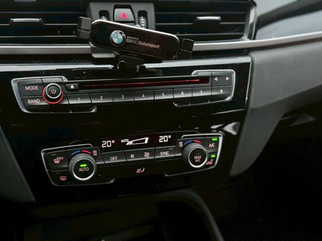 SDRIVE 18i✅AEB自動煞車✅車道偏離警示✅抬頭顯示✅倒車顯影✅I KEY✅定速✅電動尾門✅雙區恆溫空調  第9張相片