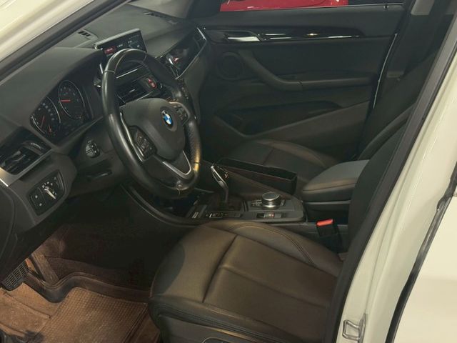 SDRIVE 18i✅AEB自動煞車✅車道偏離警示✅抬頭顯示✅倒車顯影✅I KEY✅定速✅電動尾門✅雙區恆溫空調  第13張相片