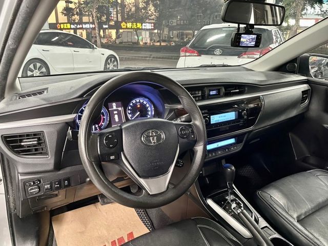 ✅定速✅循跡防滑✅恆溫空調✅方向盤快控鍵✅國民神車 ✅省油省稅金  第9張相片