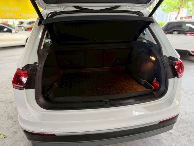330 TSI HL✅ACC跟車✅AEB自動煞車✅車道偏離警示✅抬頭顯示✅盲點偵測✅360環景✅衛星導航✅CarPlay  第16張相片