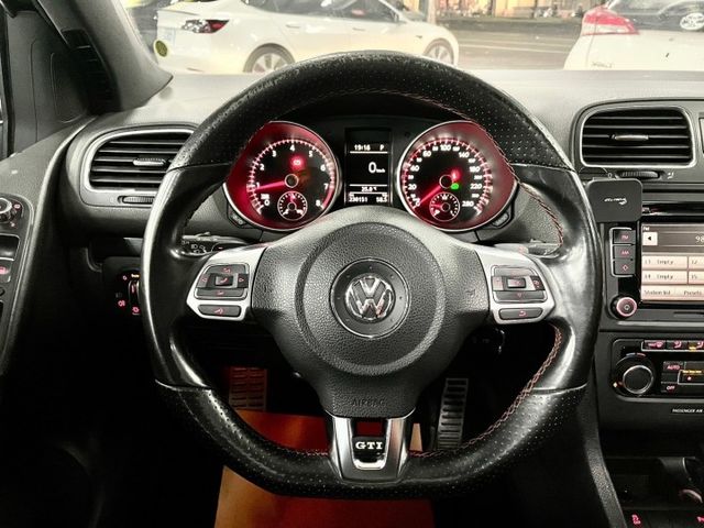 2012年GOLF GTI✅方向盤快控✅電動後視鏡✅定速✅換檔撥片✅自動感應頭燈✅天窗  第6張相片