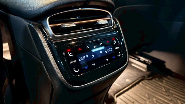 ✅4WD✅定速✅導航✅抬頭顯示器✅360環景✅盲點偵測✅雙前電動/記憶座椅✅恆溫空調✅全景天窗✅雙前座電熱椅  第15張相片