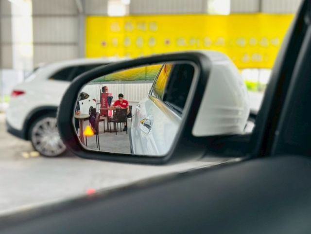 23年式未領牌✅23P跟車✅多光束頭燈✅360環景✅抬頭顯示✅盲點✅氣氛燈✅腳踢尾門✅電動天窗✅通風座椅✅CarPlay  第12張相片