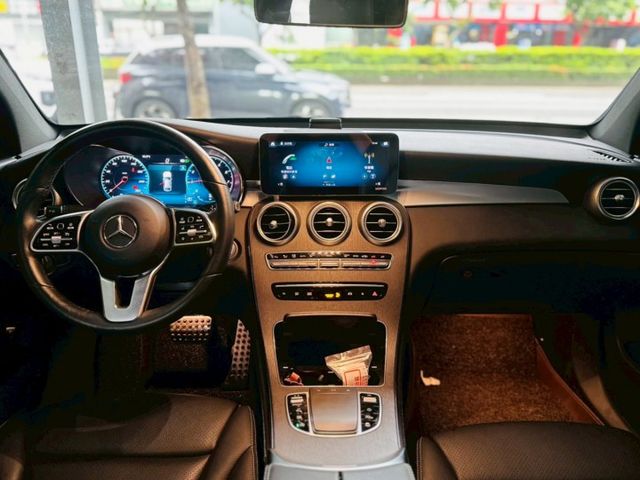 未領牌✅僅跑四萬九✅液晶螢幕儀表✅摸門✅電動天窗✅腳踢尾門✅抬頭顯示✅盲點✅無線充電✅氣氛燈✅記憶座椅✅CarPlay  第5張相片
