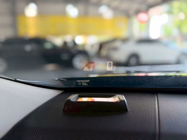 豪華版 ✅I KEY✅定速✅倒車顯影✅衛星導航✅數位電視✅雙區恆溫✅抬頭顯示✅駕駛邊電動座椅/腰靠✅方向盤快控鍵  第13張相片