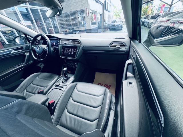 RLINE七人座，第二代數位儀表，IQ DRIVE，現車有夠美，無可挑剃的優質，挑戰全網最低價，年前大出清，不賺你錢  第15張相片