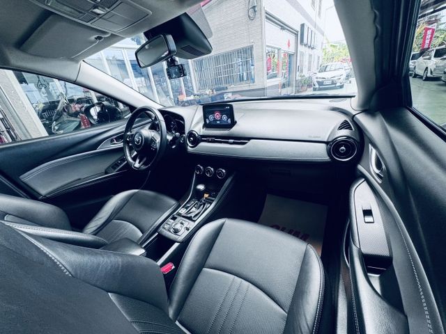 「線上影音賞車請點我！」頂級款，ＬＥＤ大燈，MRCC，超值配備，挑戰全網最低價，不用比價，錯過會後悔，現車超美夠辣夠綿！  第16張相片