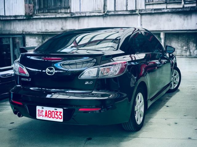 頂級IKEY，恆溫，撥片方向盤，天窗，現車超美，一手原鈑件好車，代步車高ＣＰ值首選，保證滿意  第5張相片