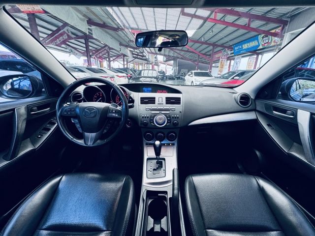 頂級IKEY，恆溫，撥片方向盤，天窗，現車超美，一手原鈑件好車，代步車高ＣＰ值首選，保證滿意  第13張相片
