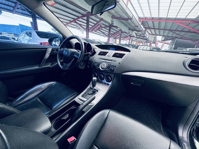 頂級IKEY，恆溫，撥片方向盤，天窗，現車超美，一手原鈑件好車，代步車高ＣＰ值首選，保證滿意  第15張相片