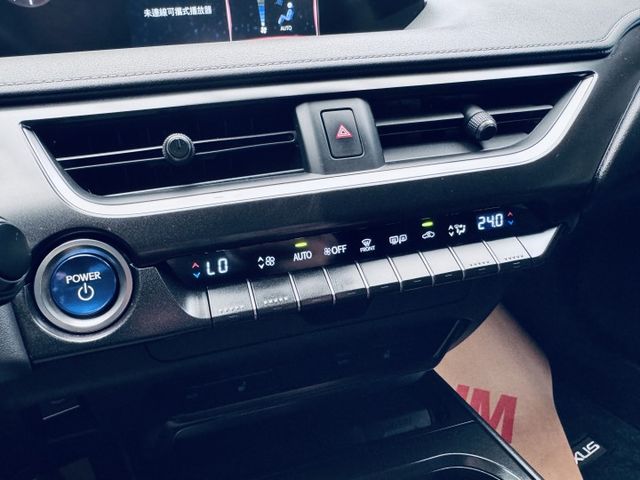 【線上影音賞車請點我】挑戰全網最低價，現車極美無可挑惕，稀有黑色，漂亮便宜大碗，全車原漆原鈑件，認證，里程保證，優質中的  第9張相片