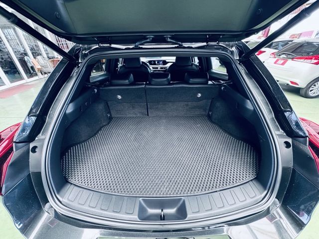 【線上影音賞車請點我】挑戰全網最低價，現車極美無可挑惕，稀有黑色，漂亮便宜大碗，全車原漆原鈑件，認證，里程保證，優質中的  第17張相片