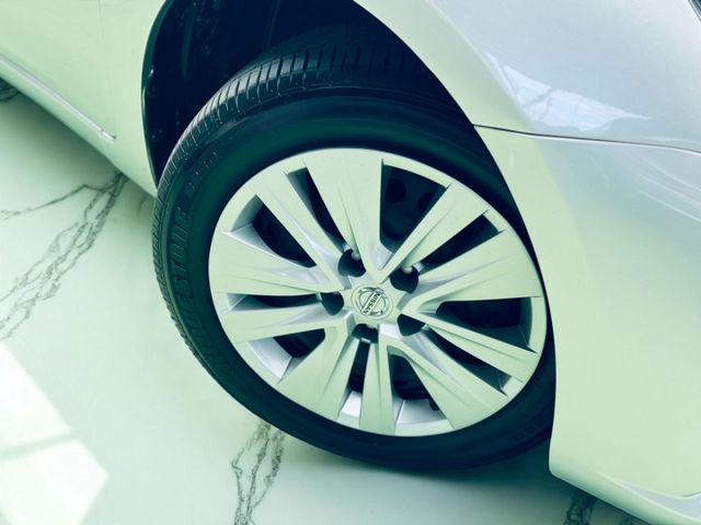 【線上影音賞車請點我】熱門TIIDA，現車極美無得嫌，認證通過，全車原漆原鈑件，一手漂亮車，完整度極高，超便宜不用再比  第7張相片