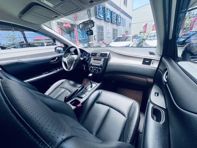 【線上影音賞車請點我】熱門TIIDA，現車極美無得嫌，認證通過，全車原漆原鈑件，一手漂亮車，完整度極高，超便宜不用再比  第14張相片