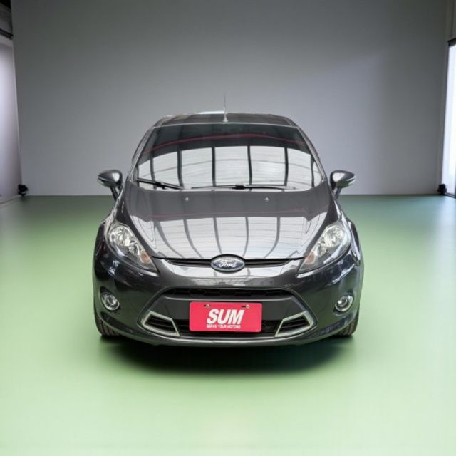 FIESTA 4D SEDAN  第2張相片