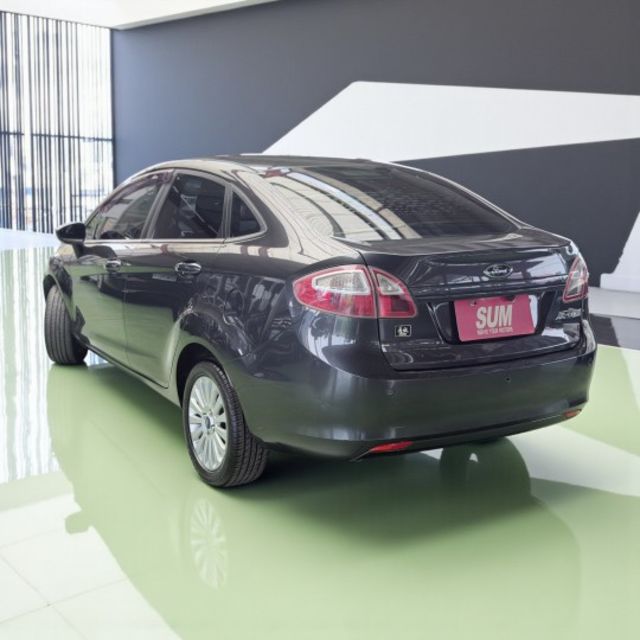 FIESTA 4D SEDAN  第3張相片