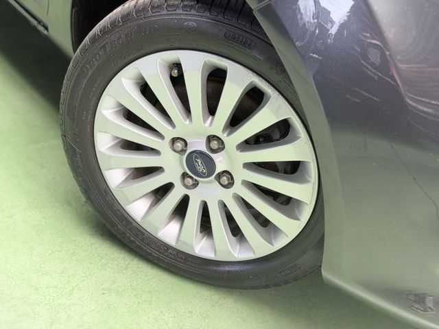 FIESTA 4D SEDAN  第7張相片