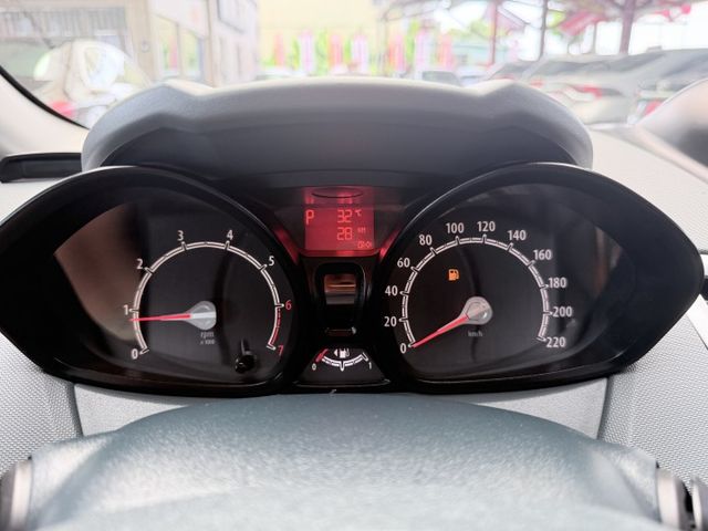 FIESTA 4D SEDAN  第13張相片