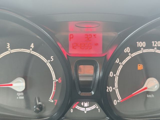 FIESTA 4D SEDAN  第14張相片