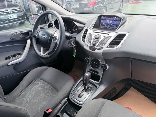 FIESTA 4D SEDAN  第17張相片